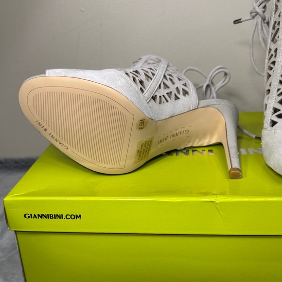 NWT Gianni Bini Silvie Stone Cold Gray Suede Stiletto Heels - Size 6.5 - BNIB - Picture 8 of 12